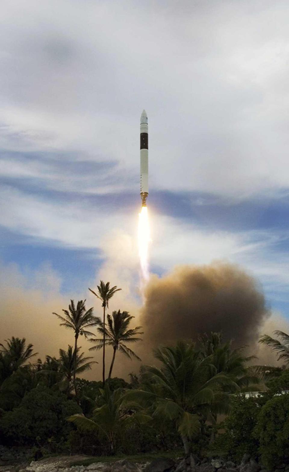 The SpaceX Falcon 1 lifts off from Omelek Island